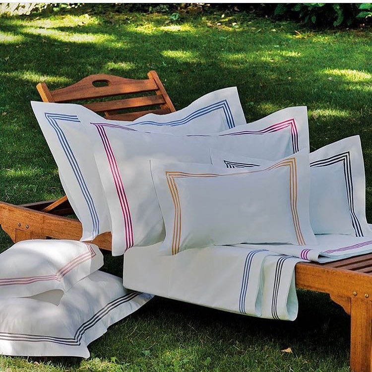 SET LETTO IN COTONE CON PROFILI A CONTRASTO